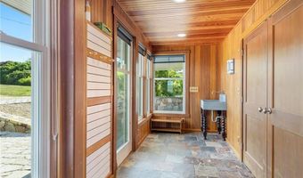 4 Hull Cove St, Jamestown, RI 02835
