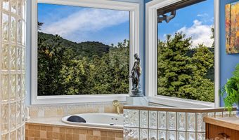 10 Beaverbrook Ct, Asheville, NC 28804