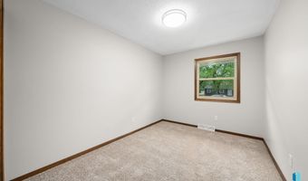 1912 E Sylvan Cir, Brandon, SD 57005