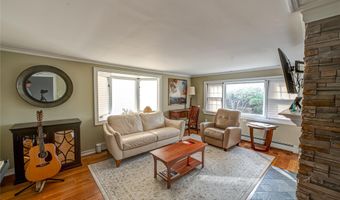 178 S Bayview Ave, Amityville, NY 11701