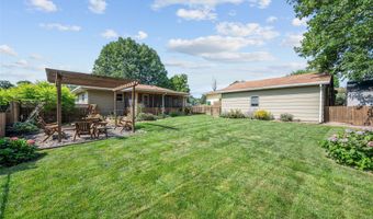 6823 NW Golden Ln, Des Moines, IA 50313