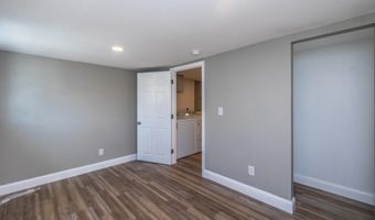 8 SHERMAN Dr, Claymont, DE 19703