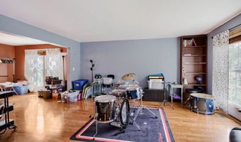 1721 Dorchester Ave, Algonquin, IL 60102