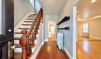 91 Van Zandt Ave, Newport, RI 02840