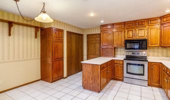 2116 Ironwood Ct, Ames, IA 50014