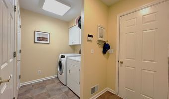 39 Wickendon Ct, Amherst, NY 14221