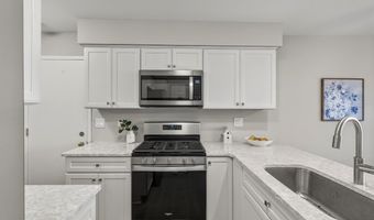 1934 N Charter Point Dr, Arlington Heights, IL 60004
