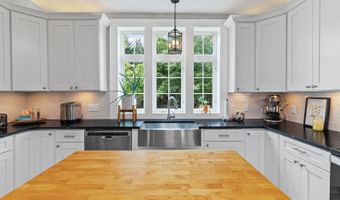 260 N Main St, Amherst, VA 24521