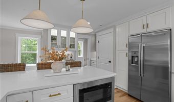5 Lillis Ave, Barrington, RI 02806