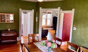 305 N Washington St, Abingdon, IL 61410