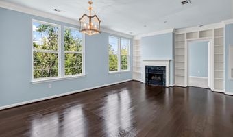 4950 BRENMAN PARK Dr 308, Alexandria, VA 22304