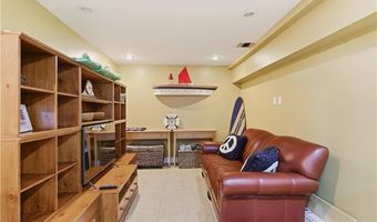 23 Clinton St, Newport, RI 02840