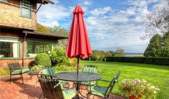 50 Eastover Rd, Portsmouth, RI 02871