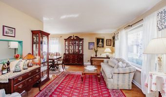 1849 W Spring Ridge Dr, Arlington Heights, IL 60004