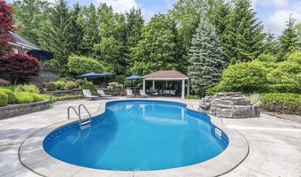 1 Stoneridge Dr, Albany, NY 12211
