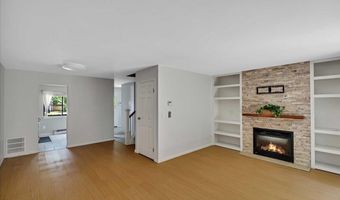 132 Point Of Woods Dr, Albany, NY 12203