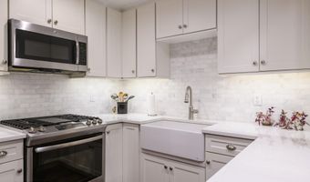 816 Wedgewood Cir, Belford, NJ 07718