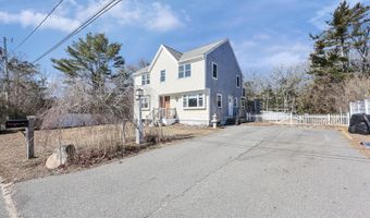 9 Marilyn Rd, Bourne, MA 02532