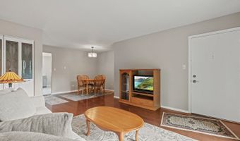 2215 Nichols Rd B, Arlington Heights, IL 60004