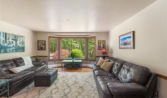 2 Spinney Ln, North Kingstown, RI 02852