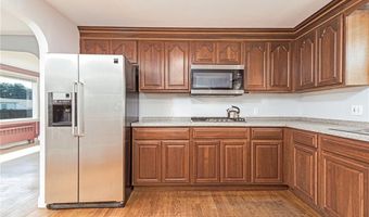 8 Somerset Rd, Cranston, RI 02910