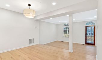 6630 MEDINAH Ln, Alexandria, VA 22312