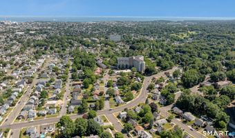 371 Northfield Dr, Bridgeport, CT 06606