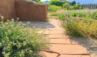 71 Calle Martinez, Arroyo Seco, NM 87514