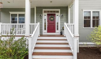76 Woods Ln, Cranston, RI 02921