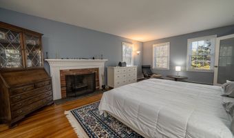 10 Corbin Cir, Branford, CT 06405