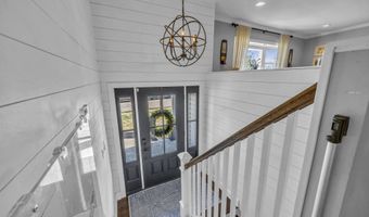 10 Linda Cir, Aberdeen, NJ 07747