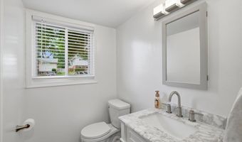 709 N PRYOR St, Alexandria, VA 22304