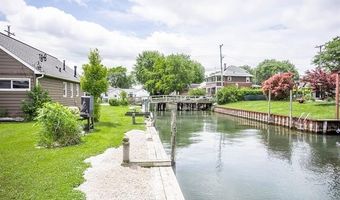 130 Delta Dr, Algonac, MI 48001