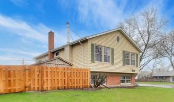 2819 N Kennicott Ave, Arlington Heights, IL 60004