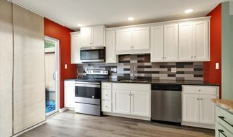 99 BURNING TREE Ln, Reading, PA 19607