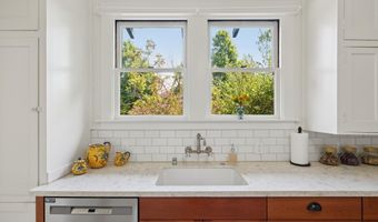 1300 Regent St, Alameda, CA 94501
