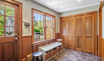 201 Paradise Ave, Middletown, RI 02842