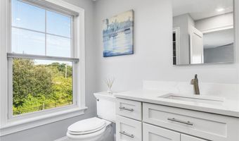 1046 Ocean Rd, Narragansett, RI 02882