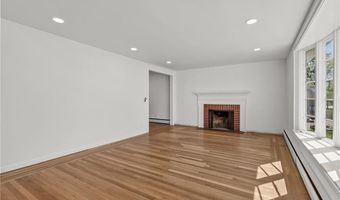 101 Bateman Ave, Cranston, RI 02920