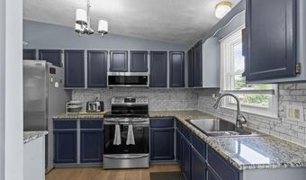 162 Pine St, Warwick, RI 02888