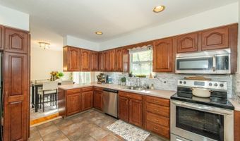 18 Hillcrest Ter, Bayonne, NJ 07035