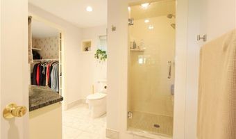 2 Buckingham St, Barrington, RI 02806