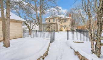 130 S Pine St, Arcola, IL 61910