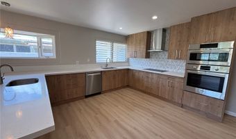 135 Kakahiaka St, Kailua, HI 96734