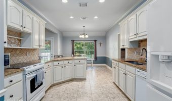 222 Country Club Dr, Benton, LA 71006