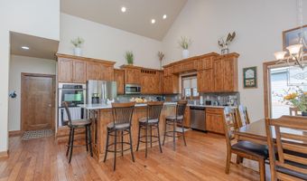 932 Emerald Pines Dr, Arnolds Park, IA 51331