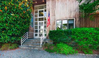 275 Boston Neck Rd, Narragansett, RI 02882