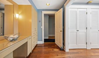 754 Rustic Ln, Cheshire, CT 06410