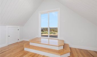 11 Gunning Ct, Middletown, RI 02842