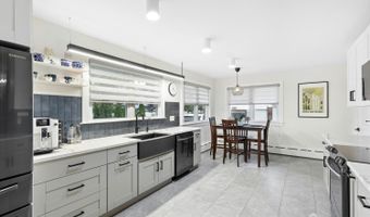 125 W Minna Ave, Avenel, NJ 07001